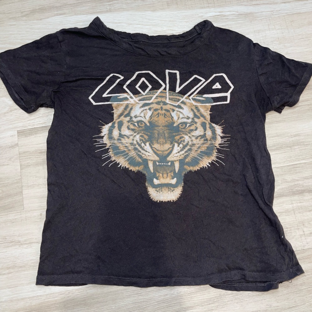 Grey tiger “LOVE” vintage shirt